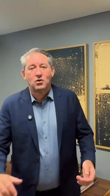 A Lei nº 15.190/2025 chega para mudar o licenciamento no Brasil — com mais celeridade, transparência e foco no desenvolvimento sustentável.

Na prática, o que muda?

✔️ Mantém as licenças tradicionais (Prévia, Instalação e Operação)
✔️ Cria a LAC: processo simplificado com autodeclaração do empreendedor
✔️ Introduz a LAE: mais agilidade para projetos estratégicos
✔️ Atualiza regras sobre crimes ambientais e áreas de proteção

💡 O recado é claro: menos burocracia, mais responsabilidade.

Agora, quem empreende precisa estar ainda mais atento — porque a velocidade aumenta, mas o compromisso também.

👉 Você já entendeu como essa lei impacta o seu negócio?

#LicenciamentoAmbiental #Lei15190 #Empreendedorismo #Sustentabilidade #GestãoAmbiental Brasil DireitoAmbiental